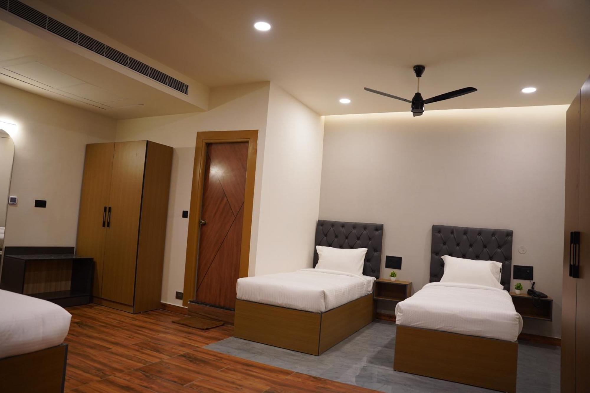 The Continental Inn & Suites Mysore Exterior foto
